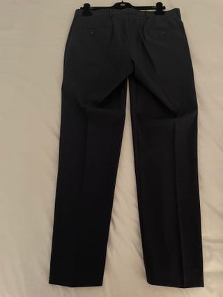 Traje azul ceremonia. Incluye tirantes y corbata.