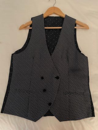 Traje azul ceremonia. Incluye tirantes y corbata.