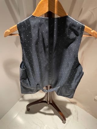 Traje azul ceremonia. Incluye tirantes y corbata.