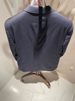 Traje azul ceremonia. Incluye tirantes y corbata.
