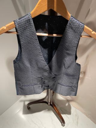 Traje azul ceremonia. Incluye tirantes y corbata.