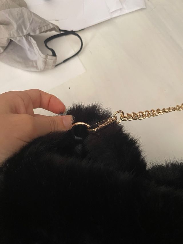 Mini borsa a mano nera in pelliccia sintetica