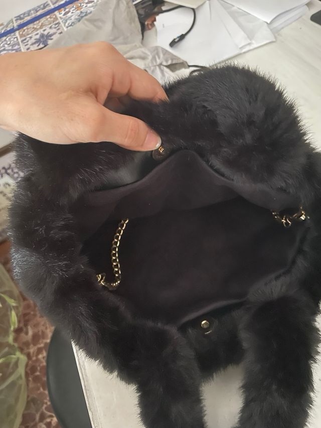 Mini borsa a mano nera in pelliccia sintetica