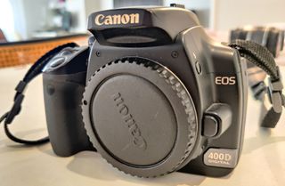 Canon EOS 400D + 2 objetivos + accesorios