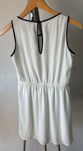 Vestido blanco  con cremalleras decorativas- S