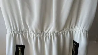 Vestido blanco  con cremalleras decorativas- S