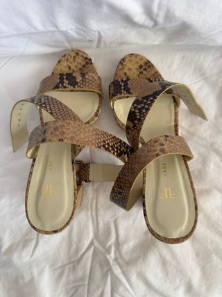 Sandalias tacón Farrutx serpiente