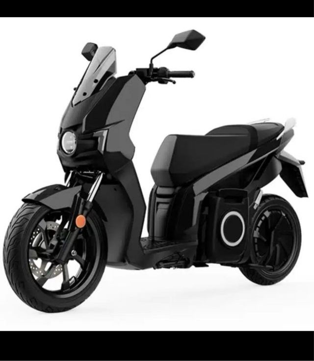 Silence S01: Moto eléctrica negra 2021 con 10.700k