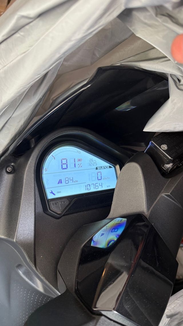 Silence S01: Moto eléctrica negra 2021 con 10.700k