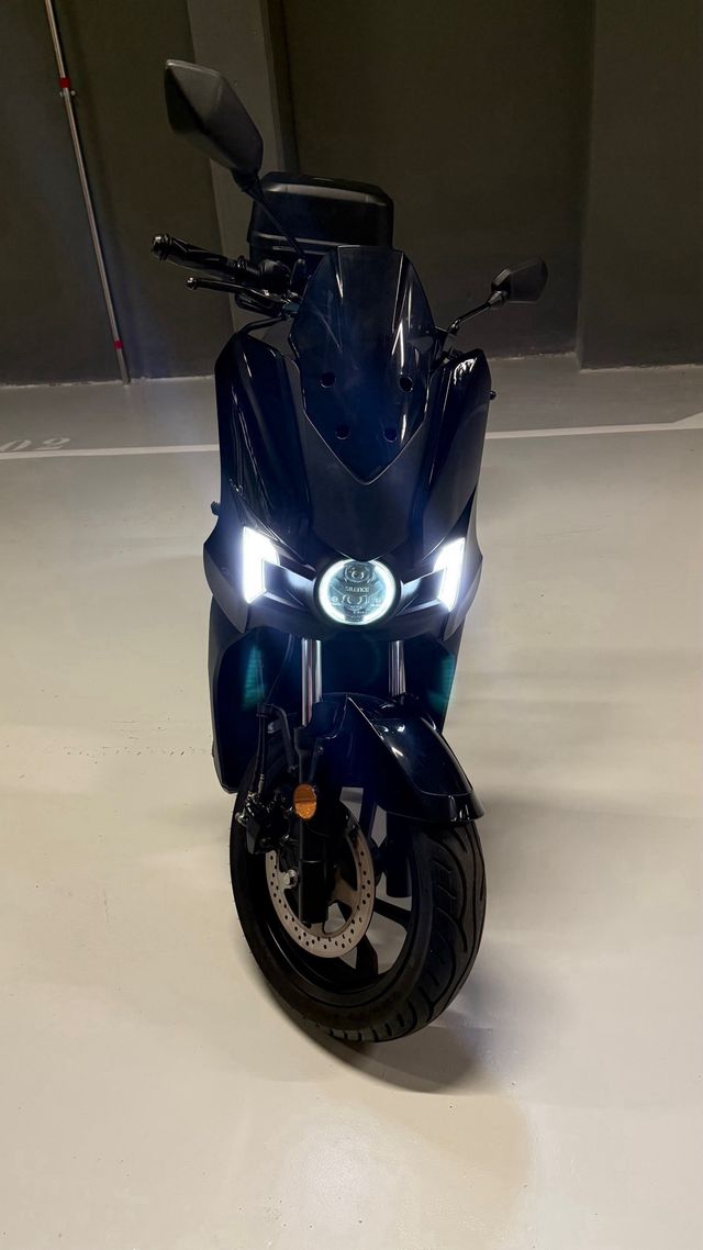 Silence S01: Moto eléctrica negra 2021 con 10.700k