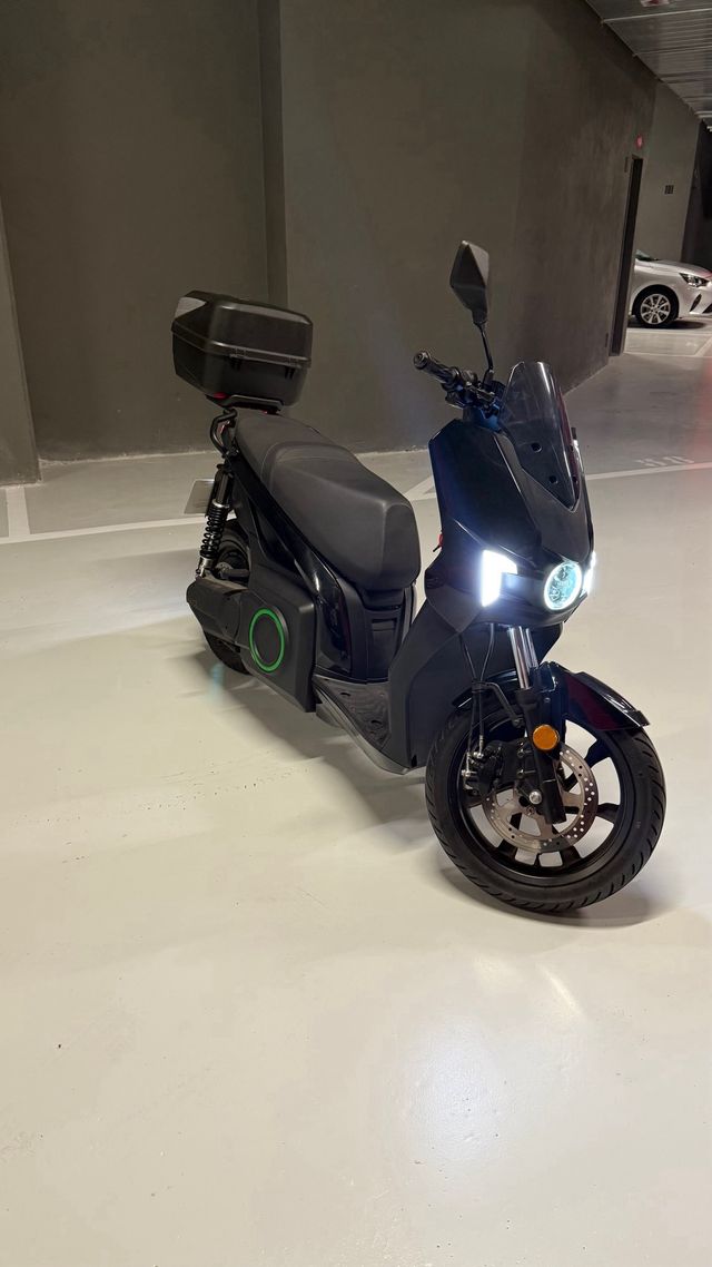 Silence S01: Moto eléctrica negra 2021 con 10.700k
