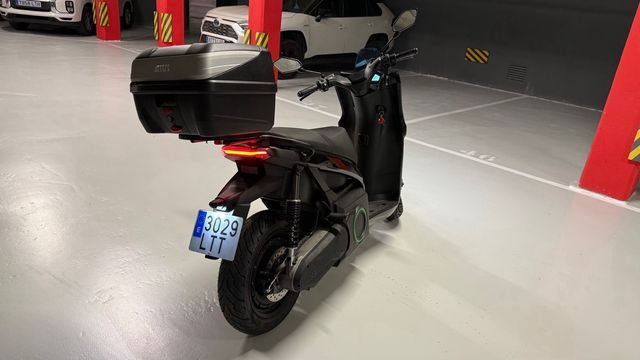 Silence S01: Moto eléctrica negra 2021 con 10.700k