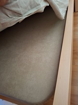 Dormitorio: madera,cristal, bañera y base tapizada