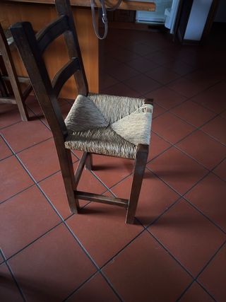 3 sgabelli alti in legno per banco