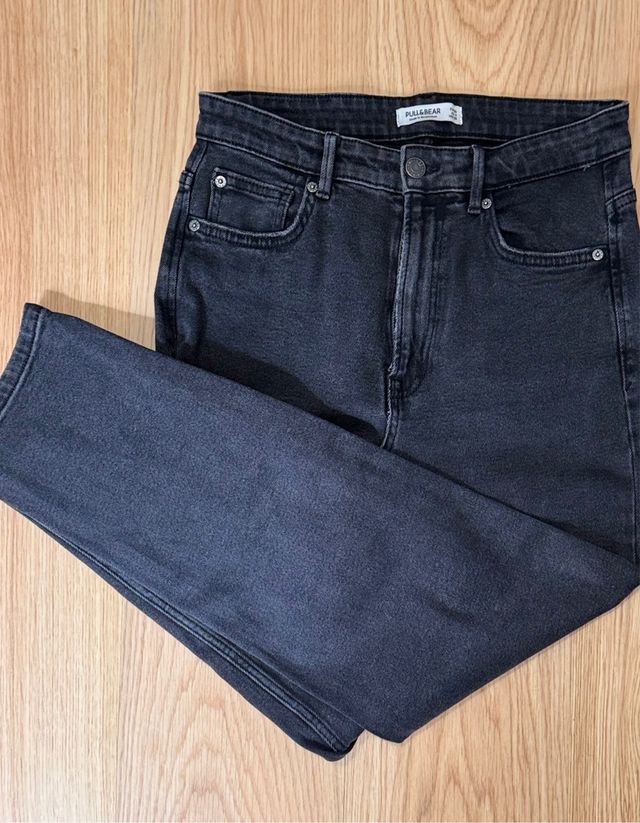 Conjunto jeans mom + 2 crop tops negro. Talla 38. 