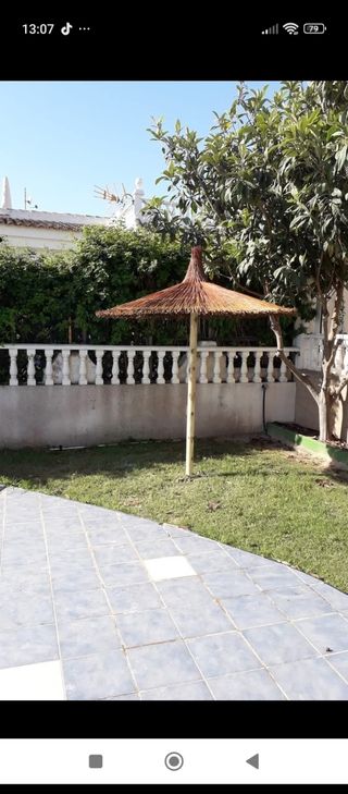 Sombrillas, pérgolas y vayas de privacidad.