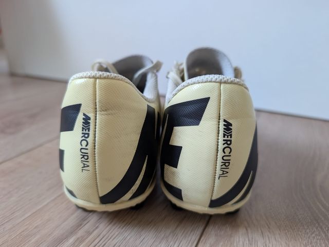 Scarpe da calcio Nike Mercurial da bambino - beige/nere
