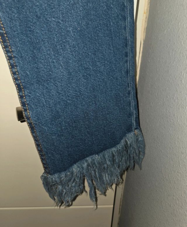 Vaqueros rotos de Green Coast con flecos