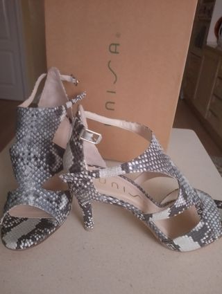 Tacones Unisa serpiente 39
