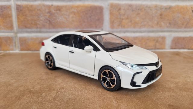 Coche Toyota Corolla escala 1:32