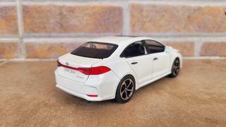 Coche Toyota Corolla escala 1:32