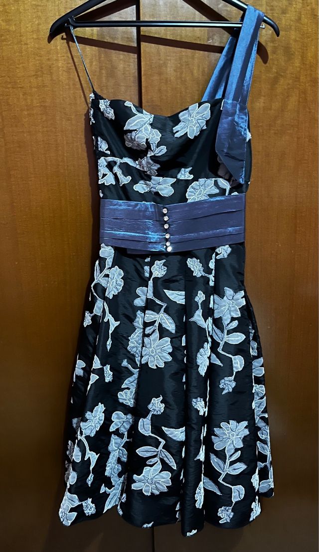 Vestido cóctel negro y metalizado