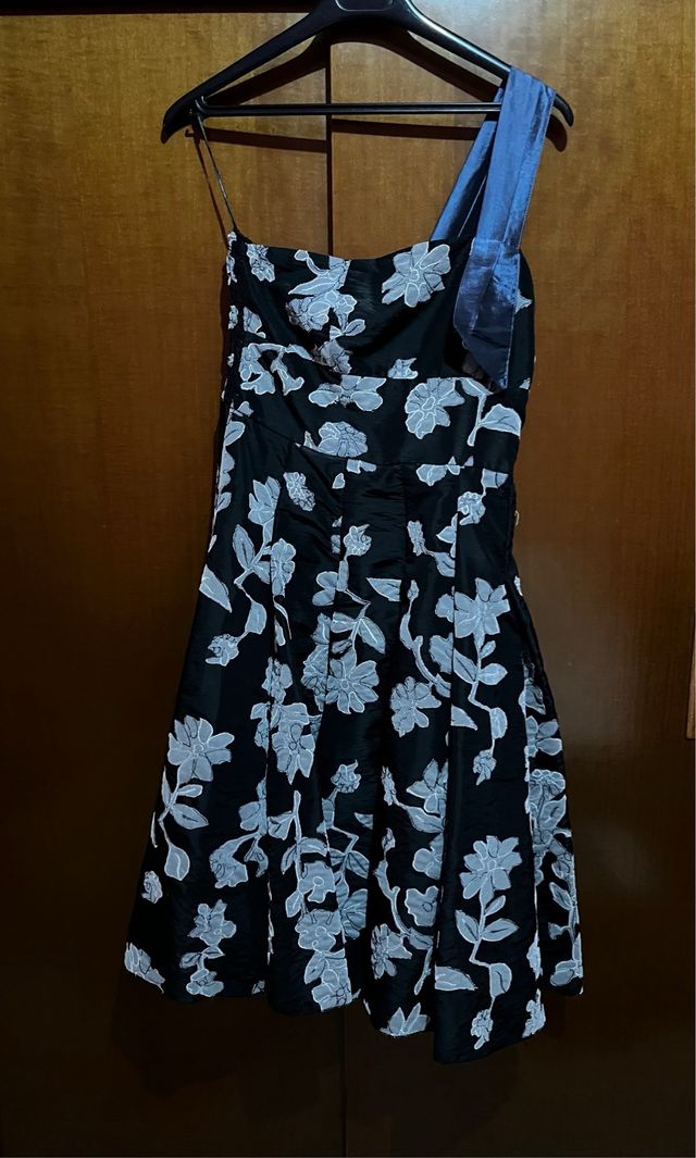 Vestido cóctel negro y metalizado