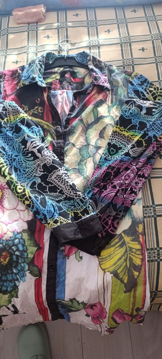 Camisa floral desigual