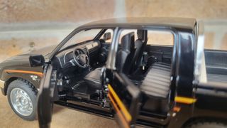 Toyota Hilux GL - Coche escala