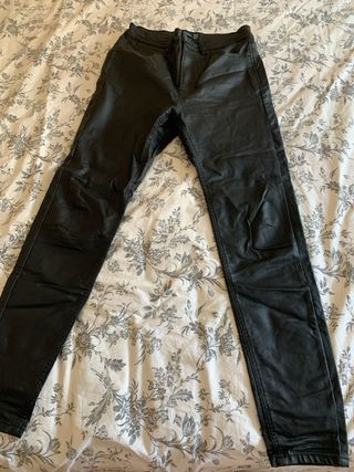 Pantalon Stradivarius negros - Talla 40