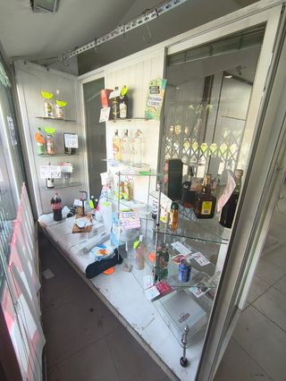 Escaparate móvil con puertas