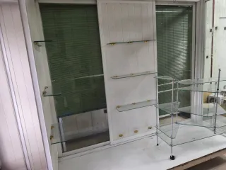 Escaparate móvil con puertas