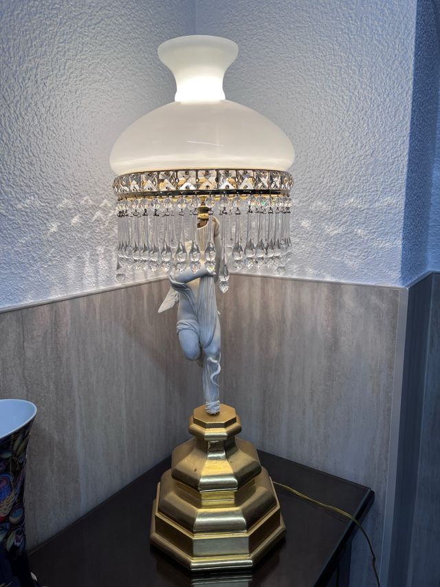 Lampara ángel dorada con pan de oro