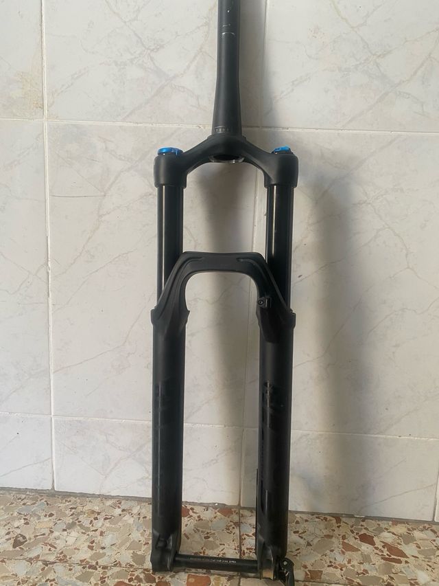 Horquilla Fox 34 27.5" 150mm de recorrido.