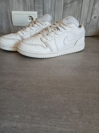 Zapatillas Nike Jordan 1 Low Blancas - 39