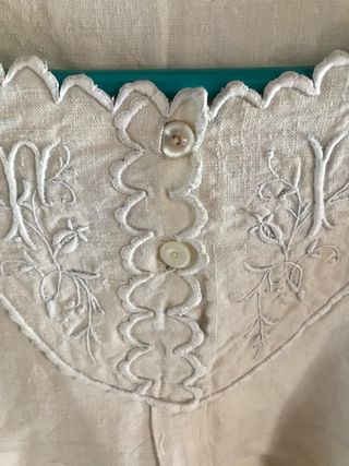 Camicia da notte antica in lino