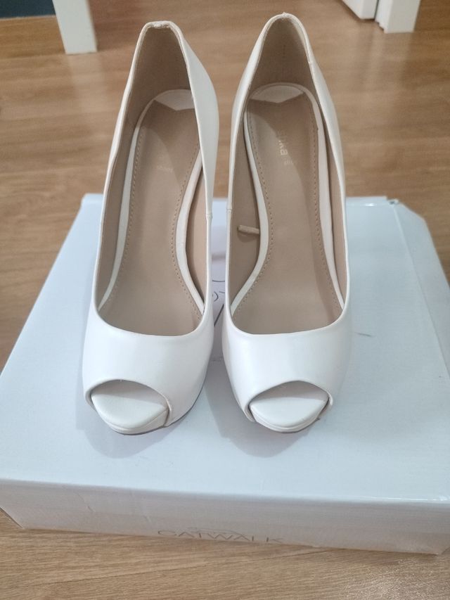 Zapatos tacón blancos
