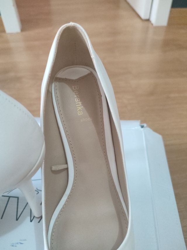 Zapatos tacón blancos