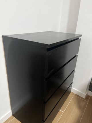 Cómoda Ikea negra 4 cajones