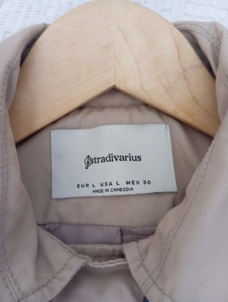 Gabardina beige Stradivarius talla L