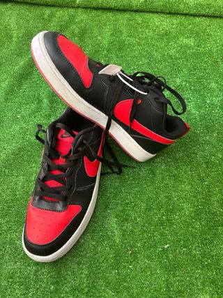Zapatillas Nike Dunk rojas y negras