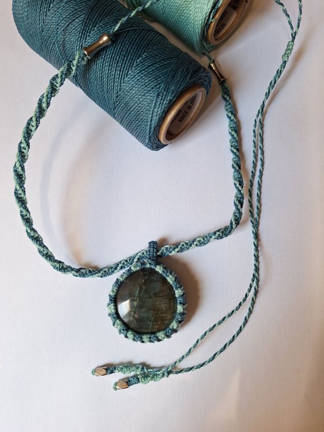 Collar macramé labradorita verde-teal