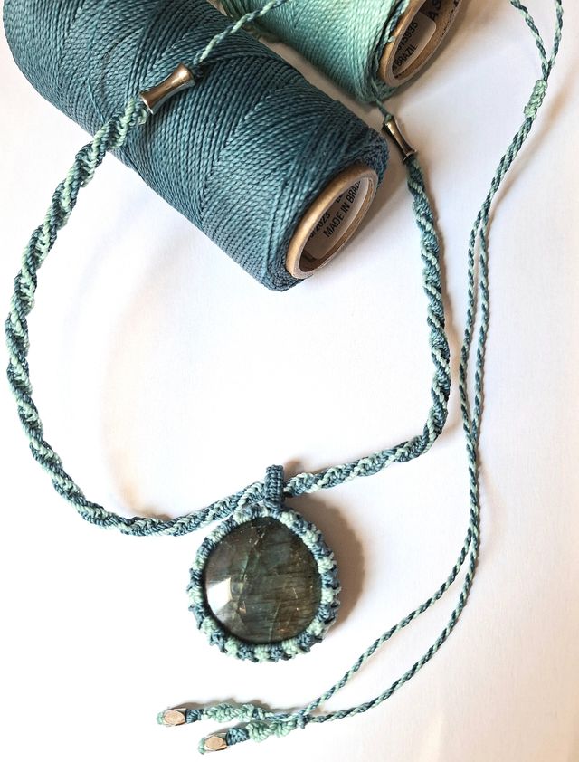 Collar macramé labradorita verde-teal