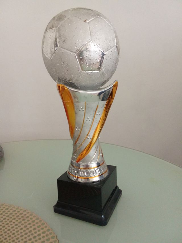 Trofeo Pallone Calcio colore argento e oro.