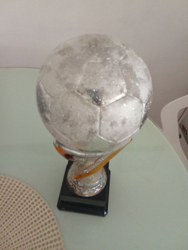 Trofeo Pallone Calcio colore argento e oro.