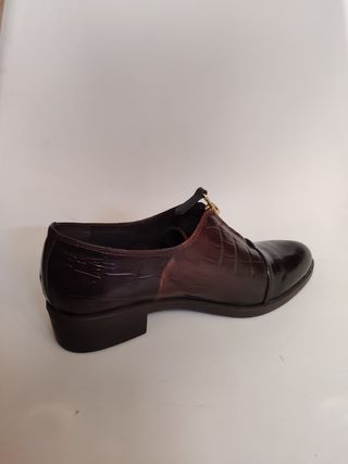 Zapatos Giko marrones talla 37