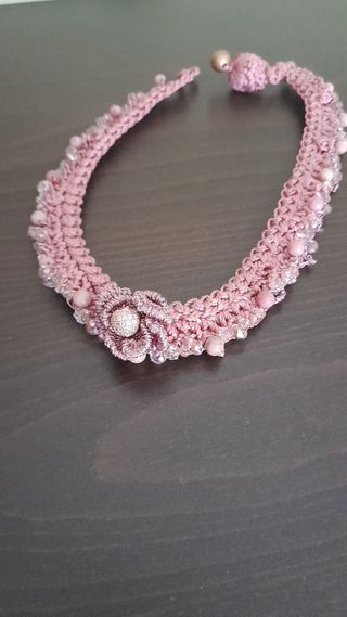 Collana uncinetto rosa