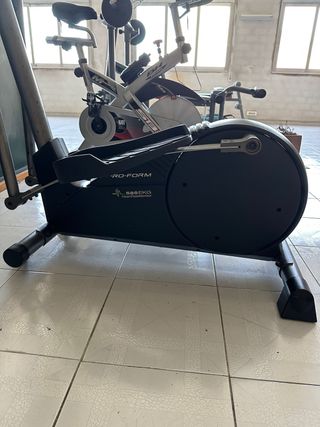 Bicicleta elíptica Pro-Form 585 EKG
