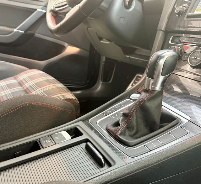 VOLKSWAGEN GOLF GTI PERFORMANCE 2.0 TSI 230CV