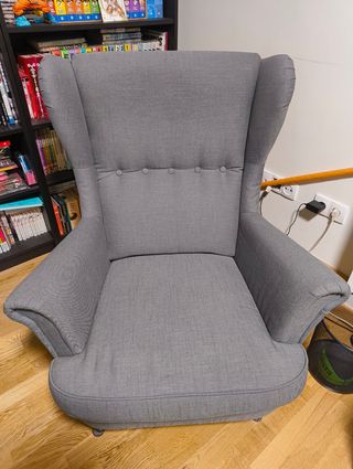 Sillón orejero IKEA Strandmon gris